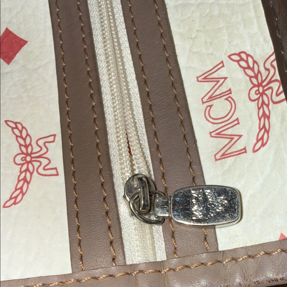 MCM limited edition, princess, lion  White and Brown Tote Bag EUC - Picture 9 of 17